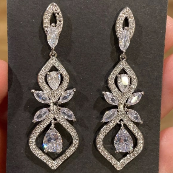 Luxury Cubic Zirconia Rhinestone Chandelier Dangle Drop Bridal Wedding Earrings - Picture 2 of 4